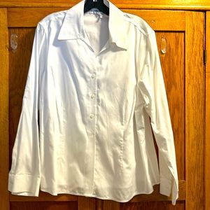 Jones Studio quickcare blouse classic 16w great condition.no rips, tears, stains